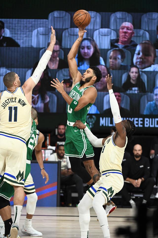 场有相当亮 场有相当亮